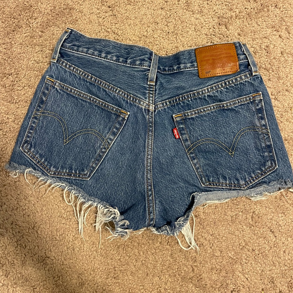 LEVI’s Ripped 501 Shorts - Picture 2 of 3